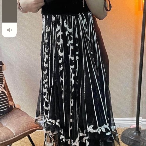 Black and White Beaded Dress Mac Duggal Couture size 4 - Picture 2 of 2